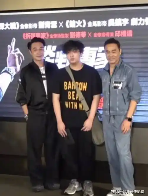 据吴镇宇前不久透露,现在的吴费曼:身高182cm,体重90公斤!