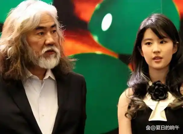 骗了我们35年!原来他就是刘亦菲亲生父亲,背景不简单,身家百亿