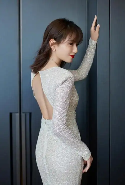 不得不说刘涛在选择衣服方面胆子真的很大.