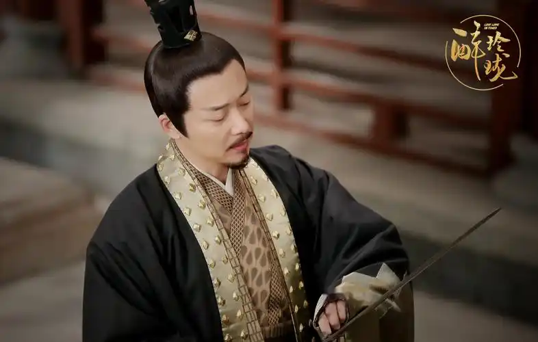 一片模糊的影子……然后开始孕育(此处略去三千字)……现在该说再见了