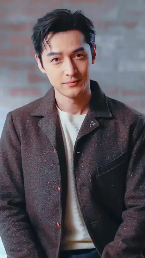 胡歌捐赠物资驰援母校上戏