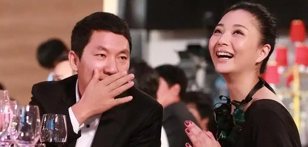 好巧不巧的是,殷桃这时刚好出现,孙东海顿时被她吸引,也就没有追究