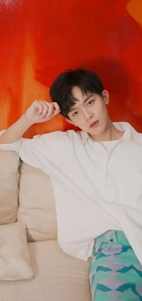 李明德明星|高清壁纸,帅气迷人,每一张都让人心动不已_网易订阅