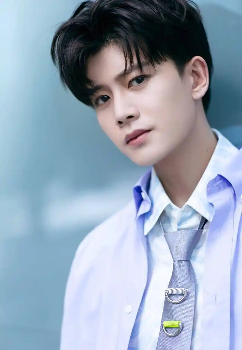 回顾任嘉伦即使一辈子不红也不抛弃陪伴了我11年的妻子聂欢