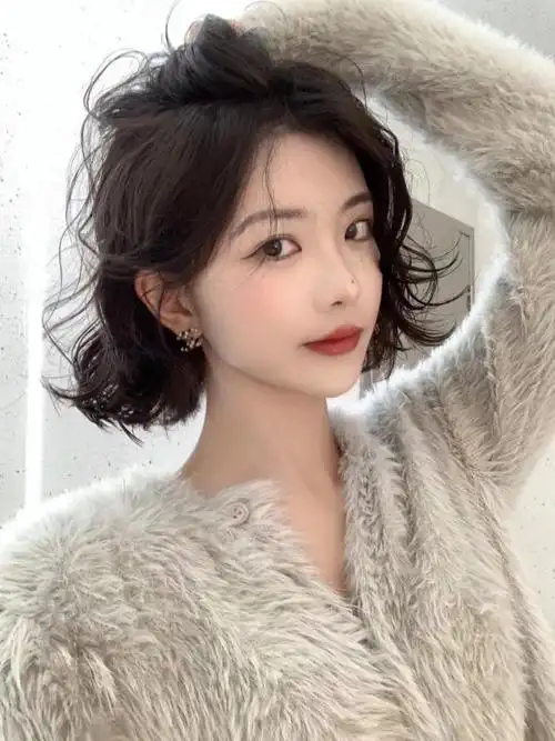 新年发型| 齐肩法式烫发拯救中短发尴尬期