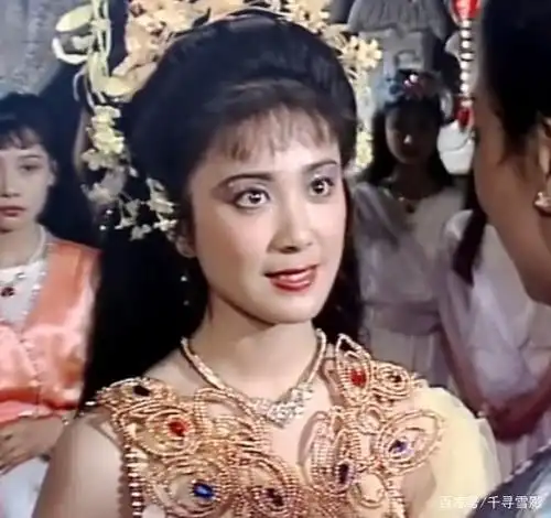《封神榜》中傅艺伟饰演的苏妲己二十个造型,每款都是戴花美成仙