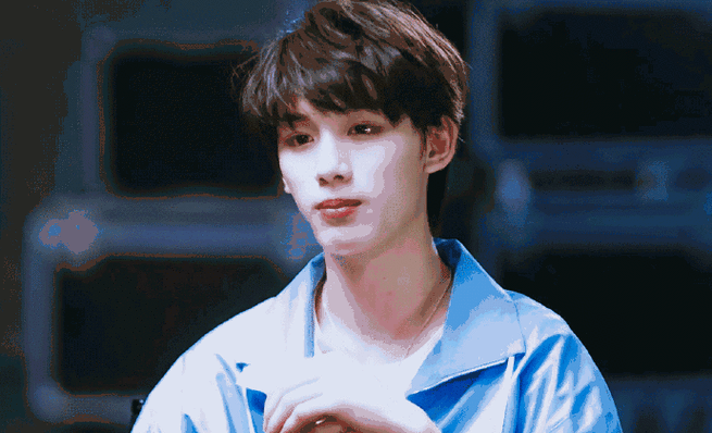 74丁程鑫|#丁程鑫参加演员请就位#这个嘟嘟嘴和打板都好可爱噢03