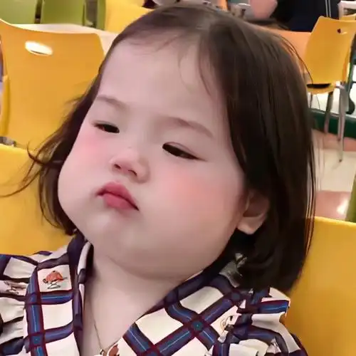 雪儿撅嘴后喝酸奶头像266