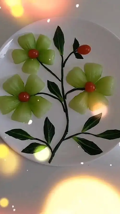 用蔬菜摆盘春之花可以勾住家人的胃