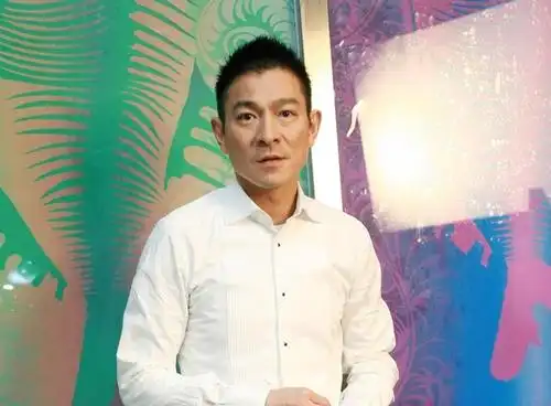 那些年刘德华剪过的发型,总有一款帅到你,一般人还真驾驭不了