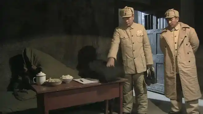 战犯:大岛龟三冻得瑟瑟发抖,所长送来保暖品,他羞愧难当-影视综视频