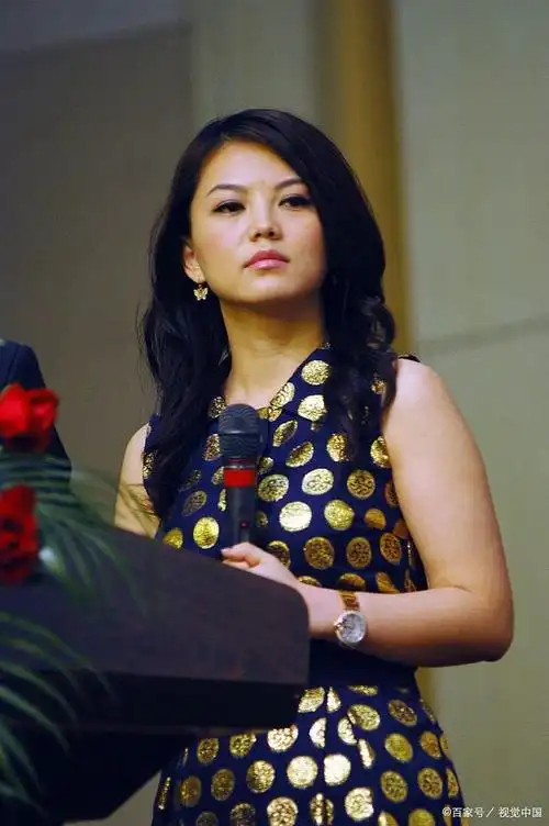 47岁李湘高调宣布退休!真实生活现状曝光,评论区网友炸锅了