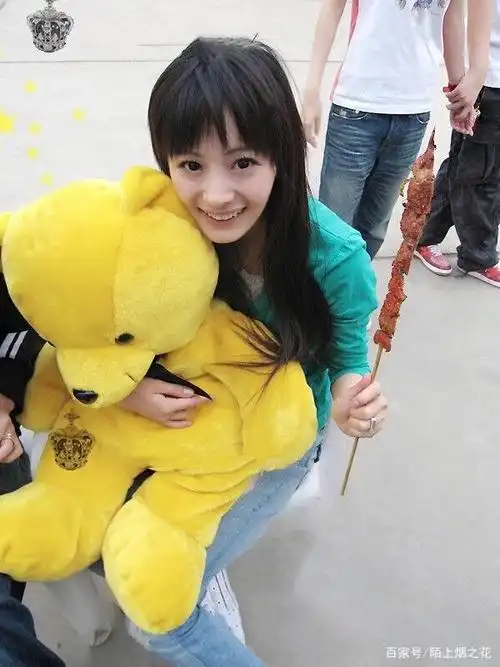 杨幂旧照,照片中的杨幂很青涩唯美,从小美到大!