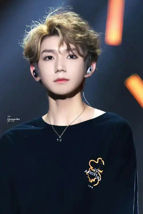 王源超话#王源#是周年无敌可爱帅气广受好评的王源呀