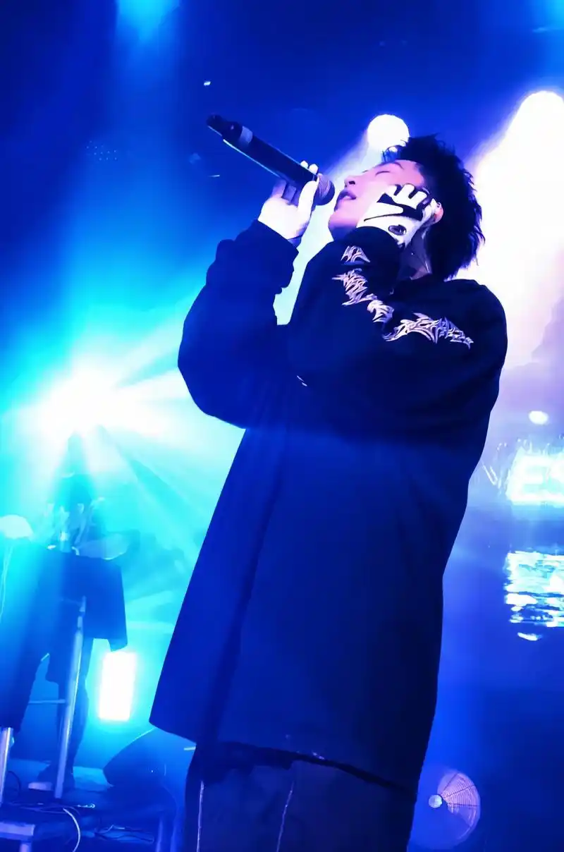 是谁这么帅啊 是白景屹! 现场真的太嗨了吧!小白 你帅! - 抖音