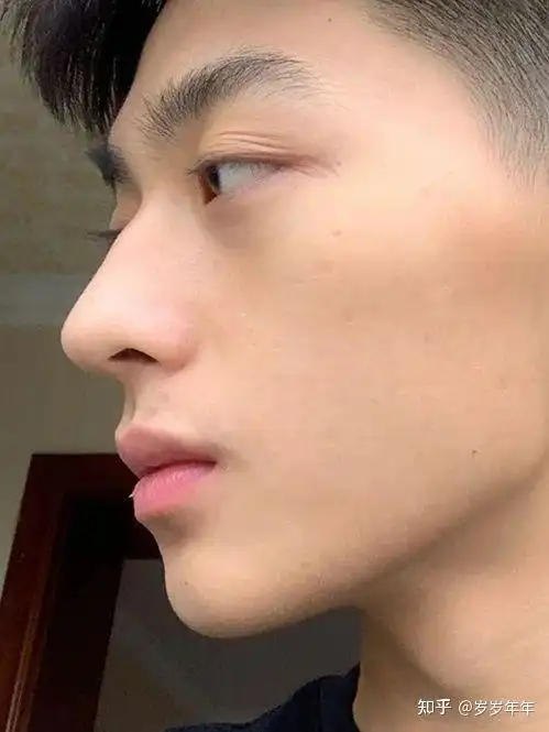 我比很多女生都在乎自己皮肤的好坏,台里好多小姐姐都没我精致!