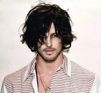 男生卷发发型图片(6)