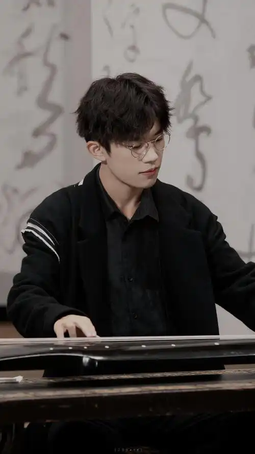 易烊千玺tfboys百草味演吃会拍摄花絮