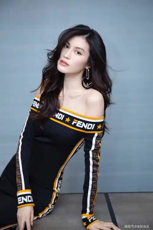 34岁何穗,性感饱满韵味十足啊!_成为了_演技_观众