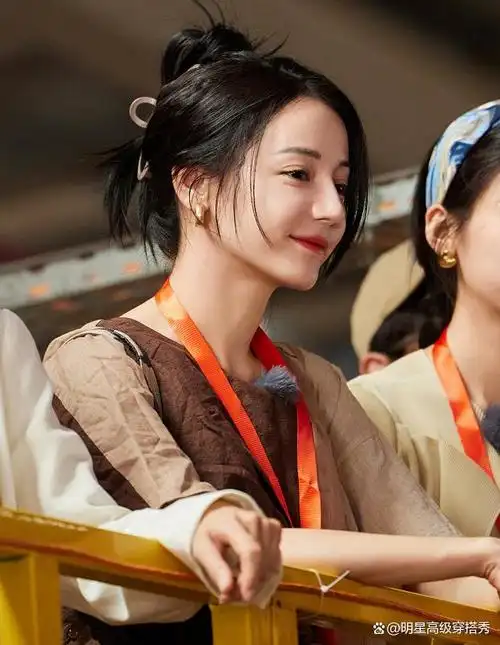 看完迪丽热巴在《花儿与少年》的表现,我发现明星没有那么高大上