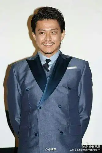 [cp]蓝西装s号与m号与l号均由#小栗旬#当模特[/cp]