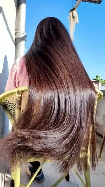 难怪男生都喜欢长发飘飘的女孩子,因为长发这样甩起来真是太美了