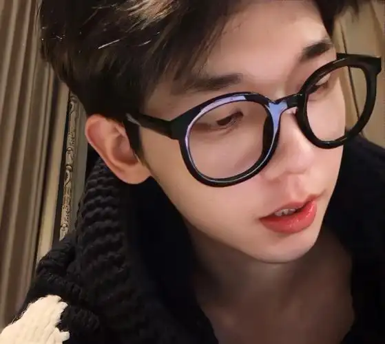 是黑发维维存照啊