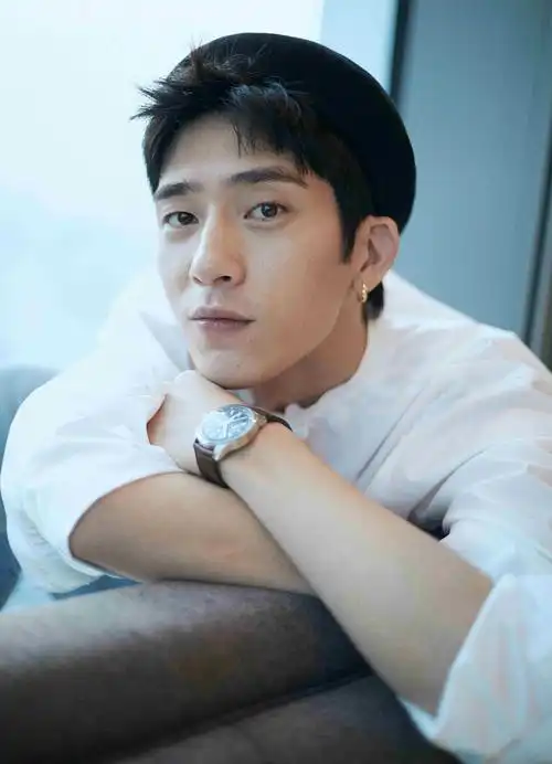 井柏然写真清新文艺 尽享温柔时光展轻熟男魅力_照片