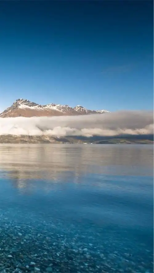 大山下面的水流h5素材背景