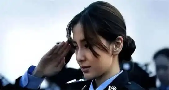 然而,最近马伊琍主演的悬疑刑侦剧《错位》上映后,我才意识到电视剧