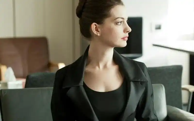 《蝙蝠侠:黑暗骑士崛起》安妮·海瑟薇的女仆装