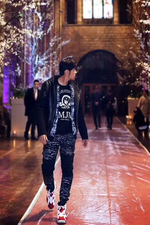 找一张周杰伦的大图