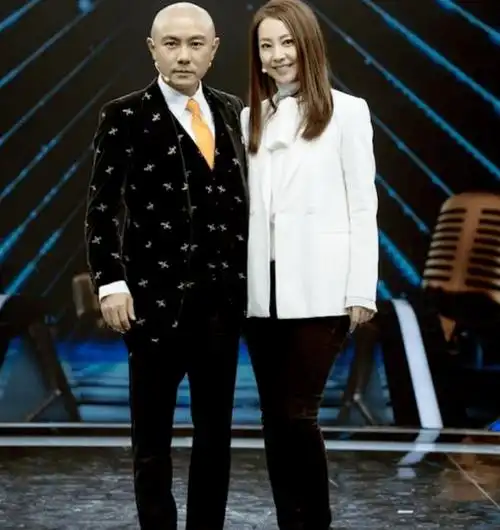 张卫健为自己庆生显孤独,与女子分居一年多,56岁至今还没有孩子_荧屏