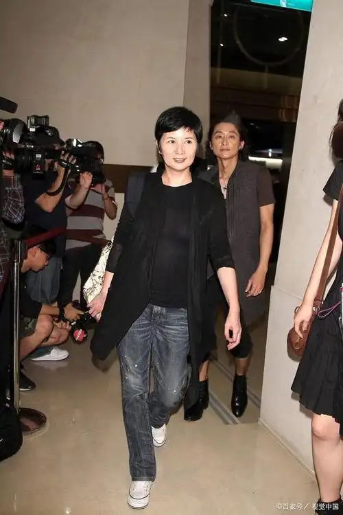 张学友罗美薇:一吻定情,37年风雨同舟,她为他放弃了什么?