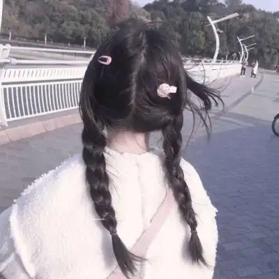 江淮:可爱双马尾背影真人闺蜜女头_微信头像_我要个性网