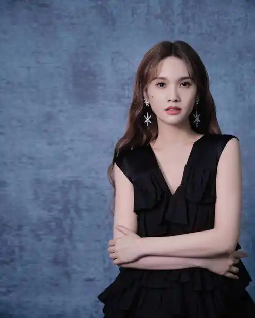 杨丞琳小黑裙造型写真释出 《我们的歌》今晚播出_写真_造型_杨丞琳