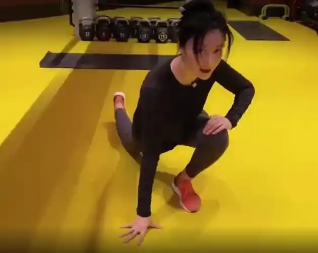 范冰冰深夜晒健身视频,自嘲"范小胖",虐腹动作力破怀孕谣传_腾讯新闻