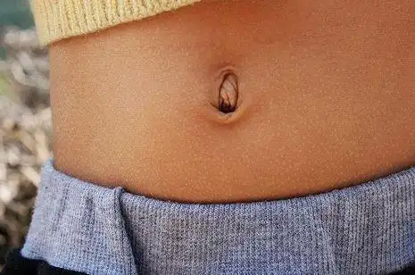 孕妇肚脐眼里有黑泥,想挖出来怎么办?医生:歇歇吧!