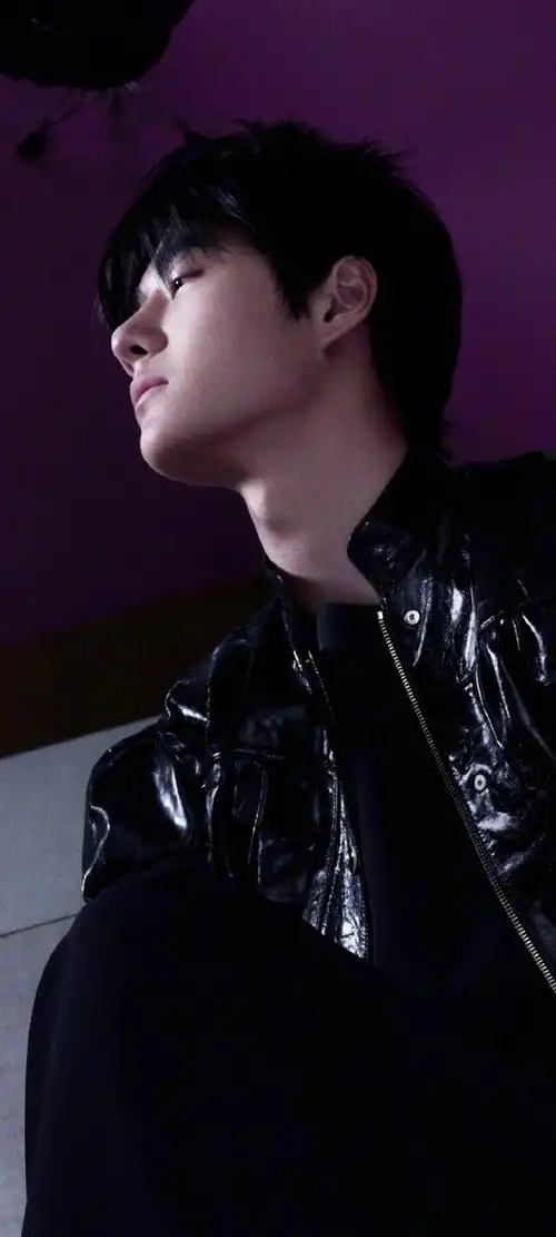 王一博白色无袖