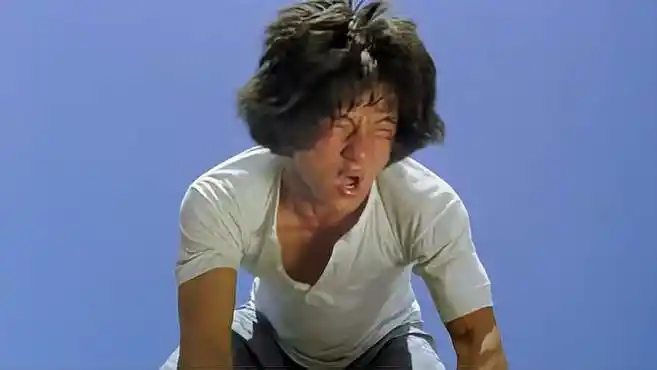 醉拳:成龙练功实在太苦,大晚上想溜走,结果被师傅一样看穿