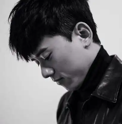 【图】张杰侧脸照欣赏 首获全美音乐奖年度国际艺人奖