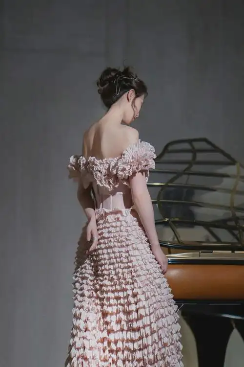 刘诗诗 elle风尚大典 giambattista valli高定礼服 qeelin wulu珠宝