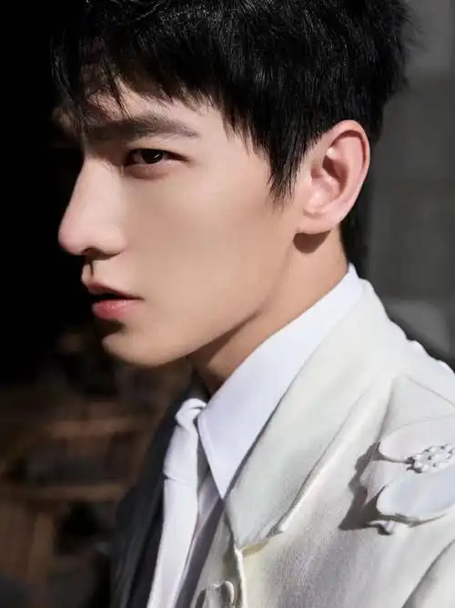 杨洋3d印花白西装#  我的意思是伟大的脸和伟大的照片可以多拍多发