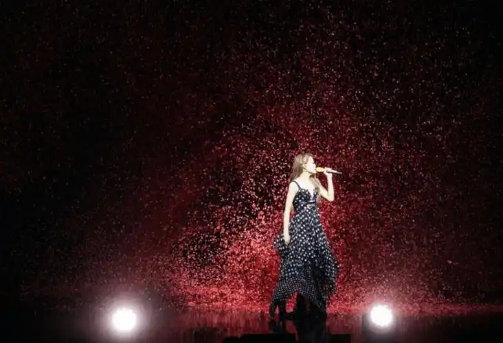 容祖儿34场香港演唱会开锣,唱逾30首歌曲,自曝被蔡卓妍疯狂做媒_演出