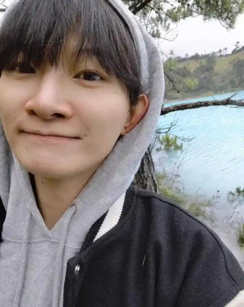 周深,用一张自拍素颜照告诉你,他到底有多火!