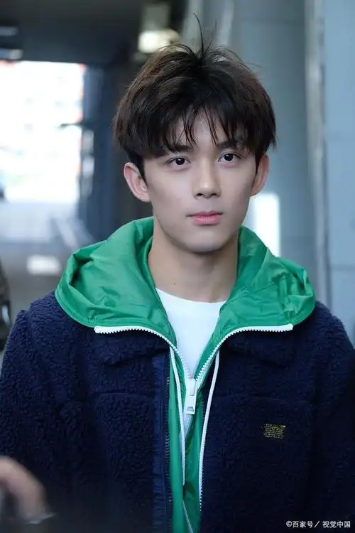 带姐姐发家致富的童星-吴磊