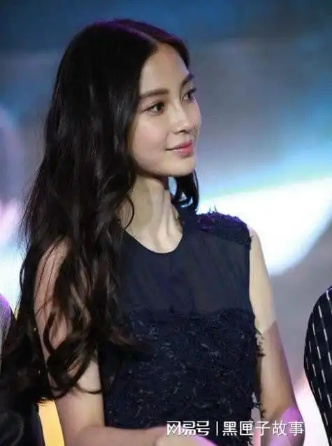 杨颖登外刊强势复出眼窝凹陷瘦得脱相外媒评价太讽刺