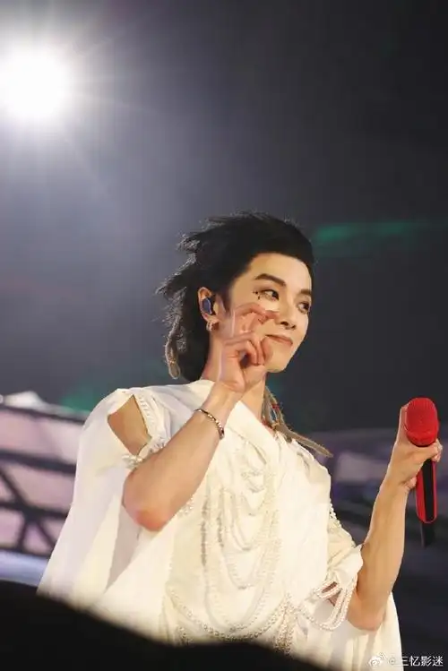 华晨宇南昌演唱会国风限定海报