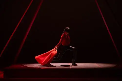 华晨宇演绎单曲《斗牛》 唤醒良善打造奇幻"空中斗牛场"