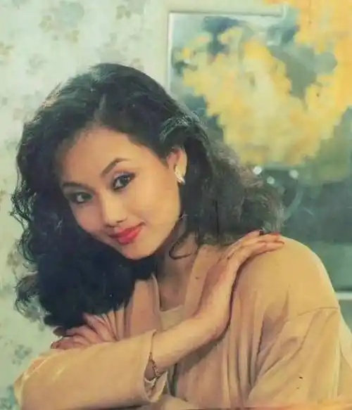 "女强人专业户"李颖,模特选美出道,54岁依旧美丽如少女_演艺事业_挂历